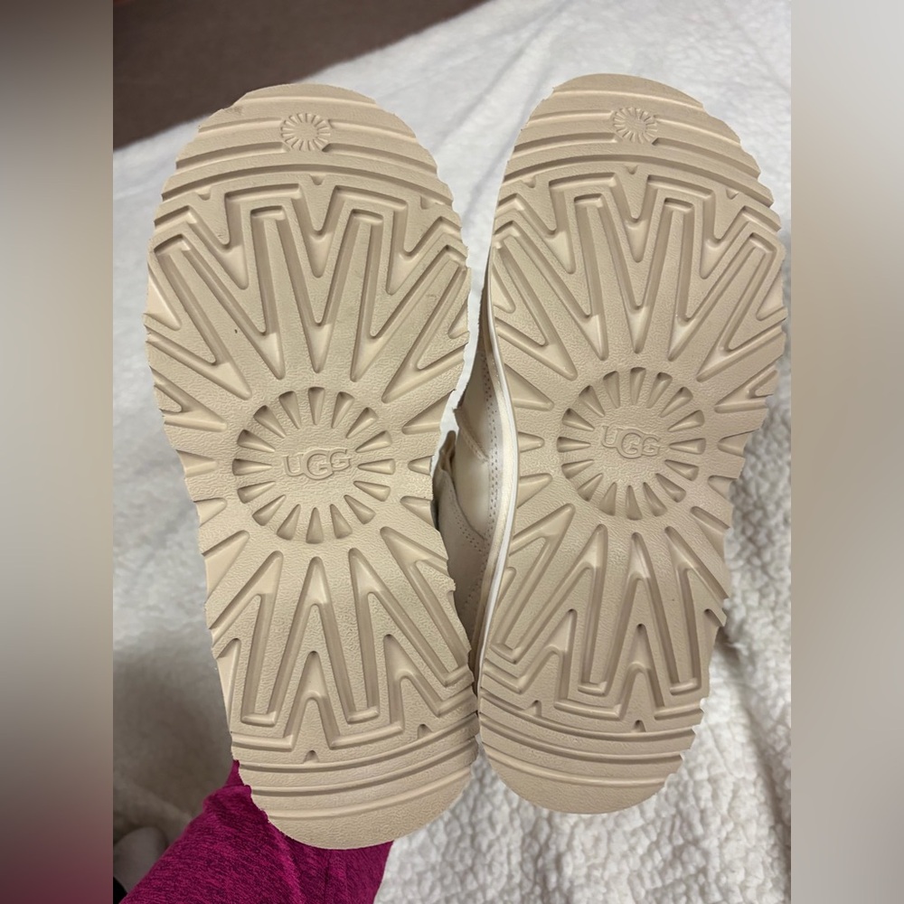 NWOT Ugg Astromel in Jasmine Size 7 - Picture 9 of 11